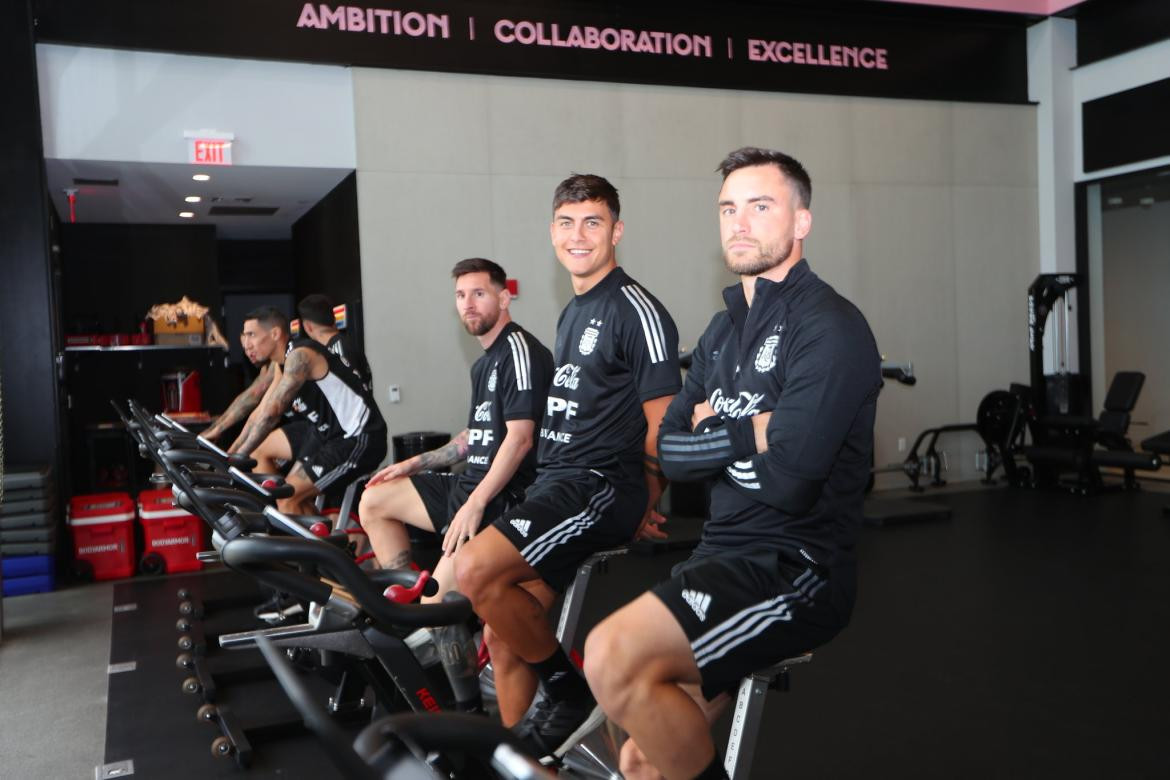 Paulo Dybala junto a sus compañeros en la Selección. Foto: @Argentina.