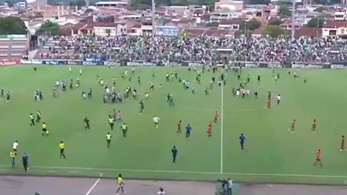 Invasión de hinchas del Deportivo Cali en el fútbol colombiano.