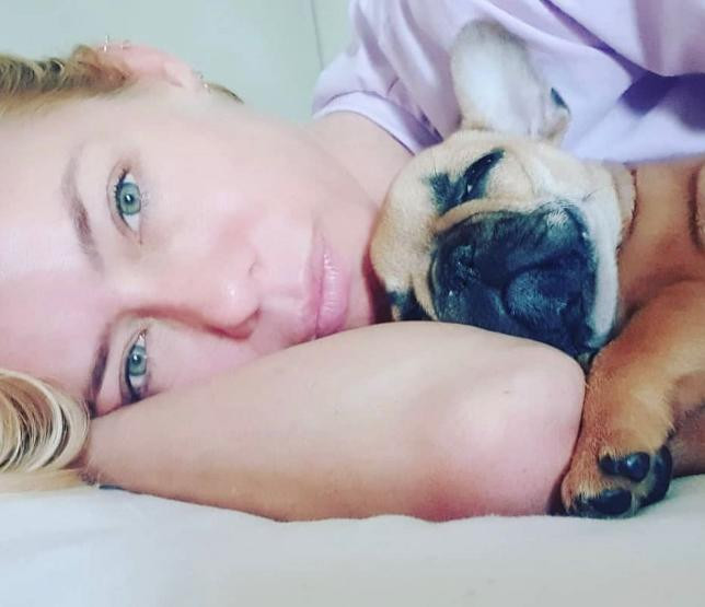 Nicole Neumann con su perrita. Foto: Instagram/nikitaneumannoficial