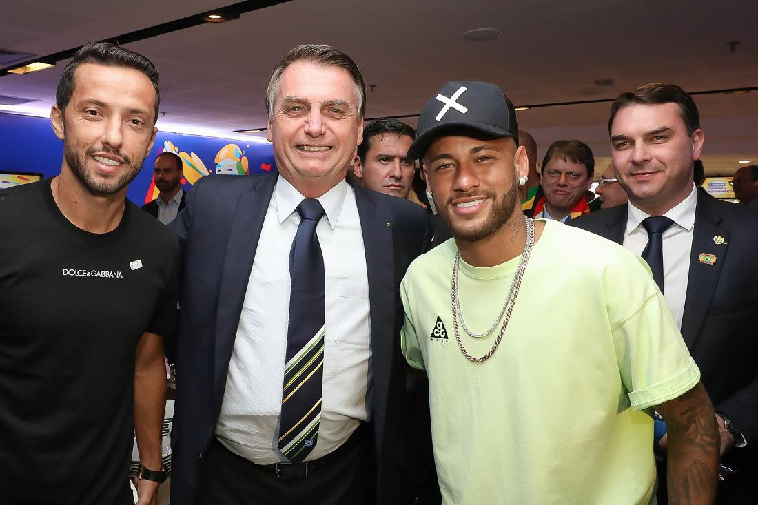 Neymar junto a Bolsonaro. Foto: El Liberal.