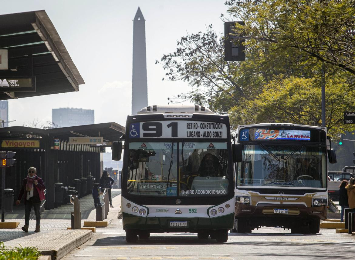 Colectivos en la Ciudad de Buenos Aires. Foto: NA.