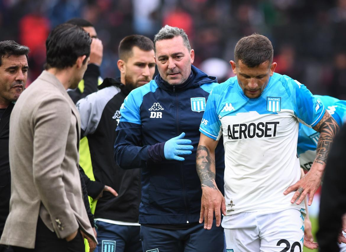 Lesión de Emiliano Vecchio en Racing. Foto: NA.