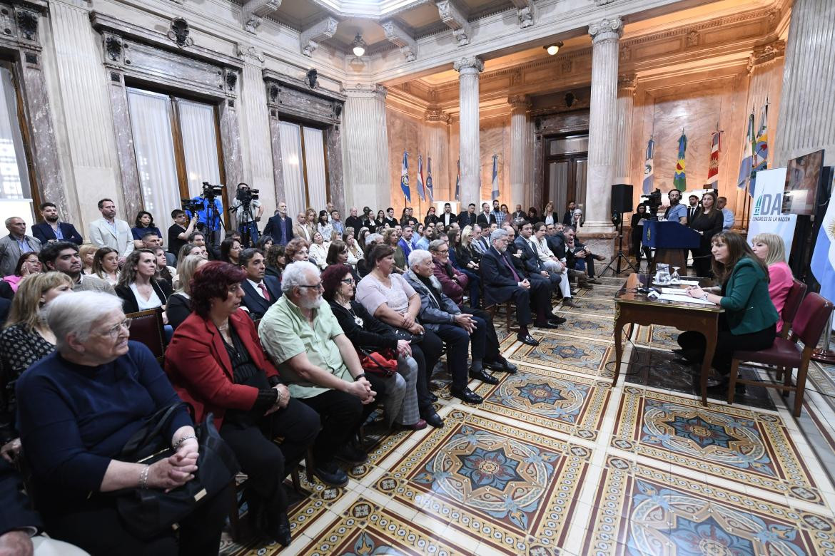 Anuncio en el Congreso. Foto: prensa senado.