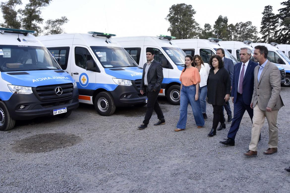 Alberto Fernández entregó ambulancias en Moreno. Foto: Telam.