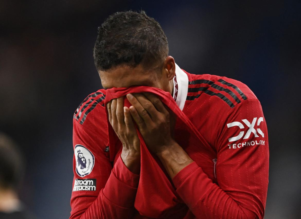 Varane sale lesionado en el Manchester United. Foto: REUTERS