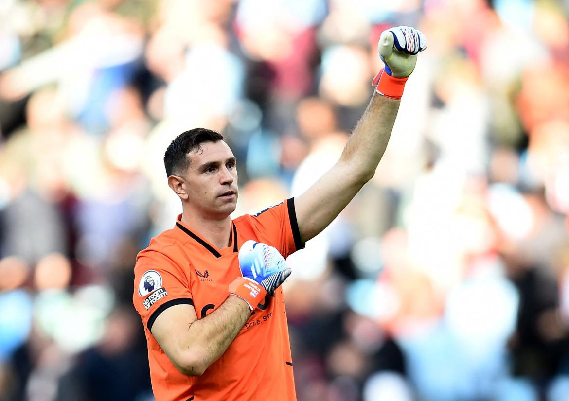 Emiliano Martínez vs. Brentford. Foto: Reuters