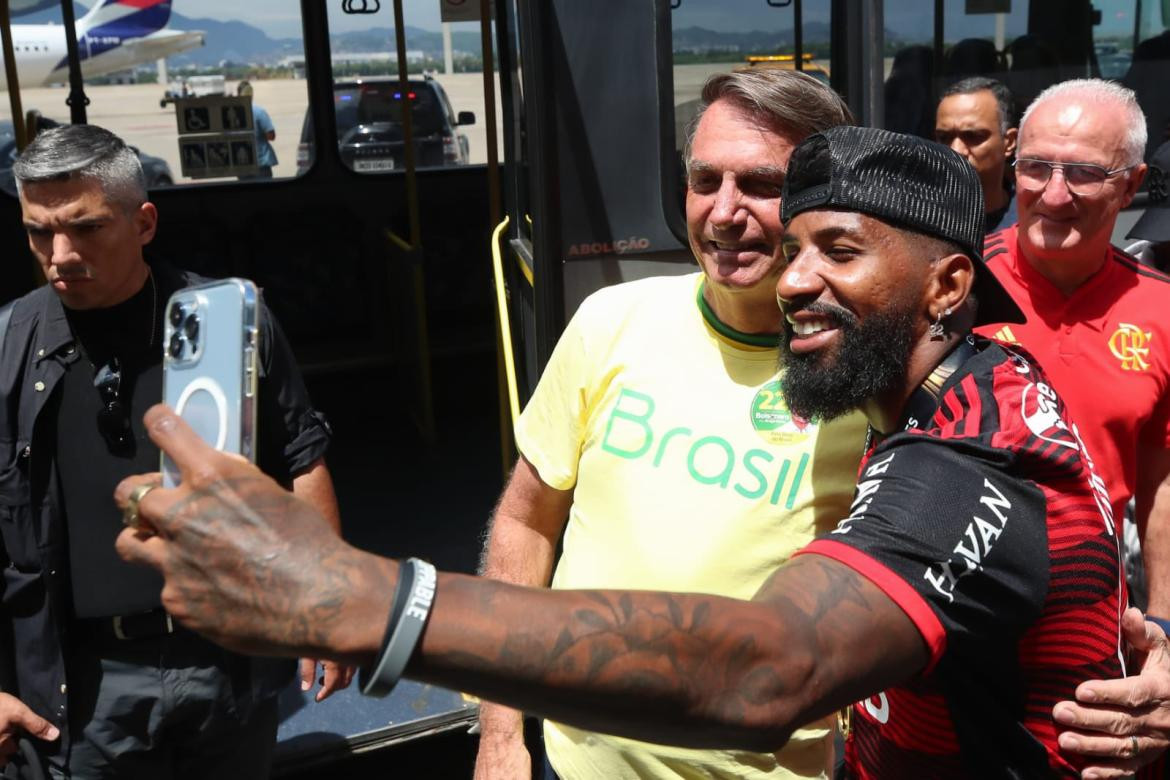 Jair Bolsonaro recibió al plantel de Flamengo. Foto: Twitter @BolsonaroSP.