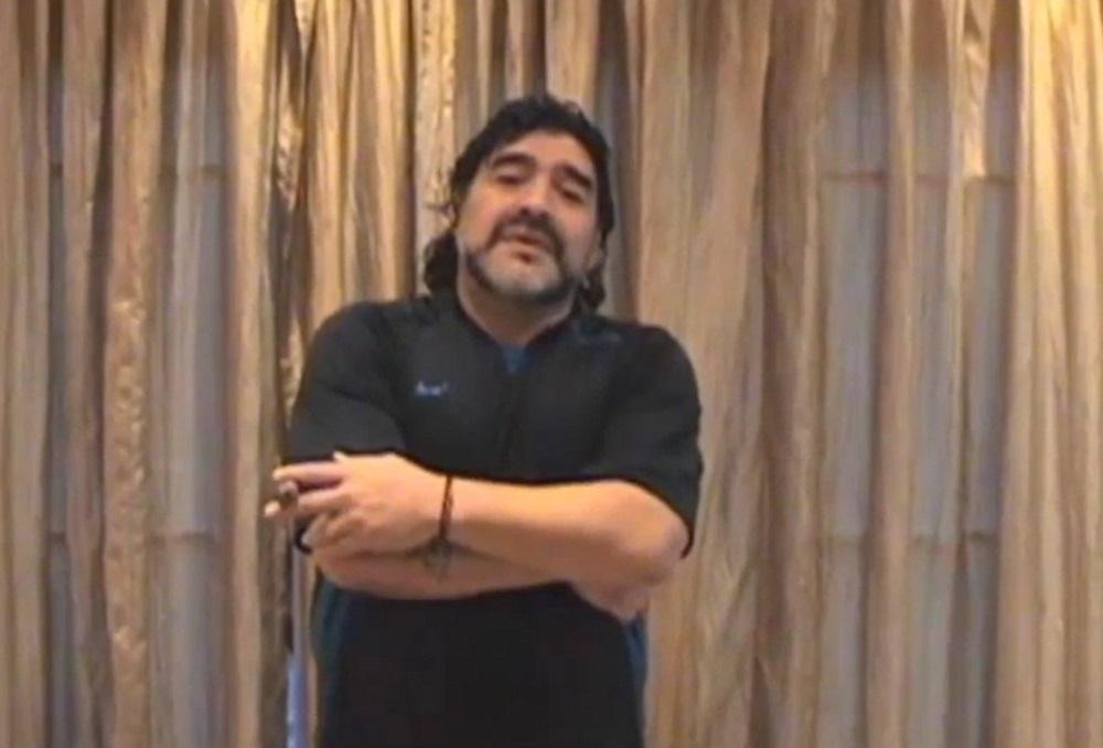 El saludo de Maradona a Alejandro Granados, intendente de Ezeiza