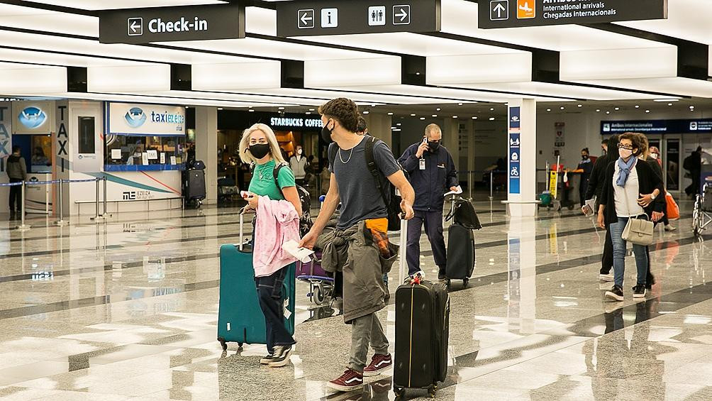 Turistas en Ezeiza. Foto: Télam