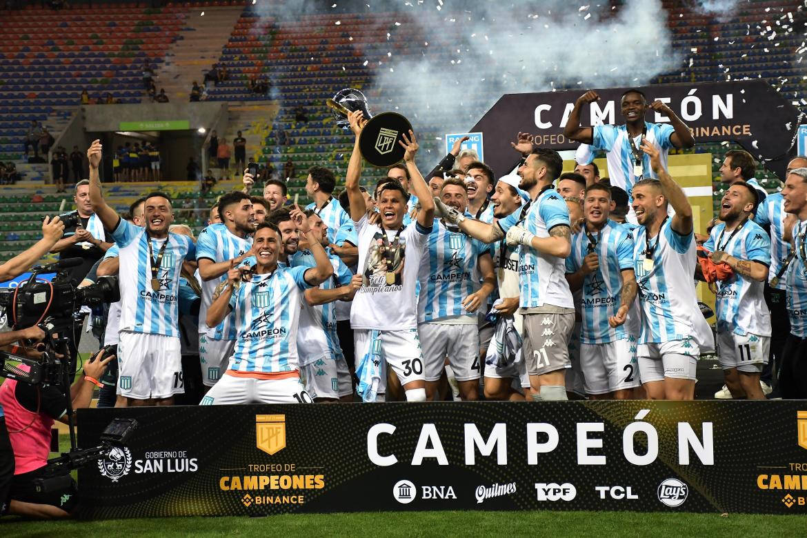 Racing Club campeón del Trofeo de Campeones. Foto: Télam.