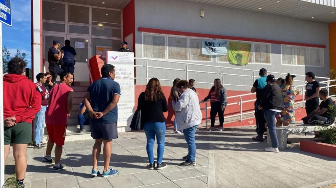 Fachada del colegio de Chubut. Foto: Gentileza/ADN SUR