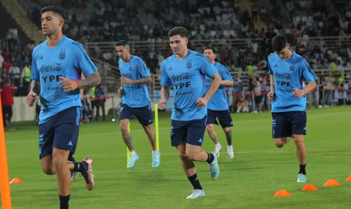 El entrenamiento de la Selección Argentina en Abu Dhabi. Foto: Twitter @Argentina.