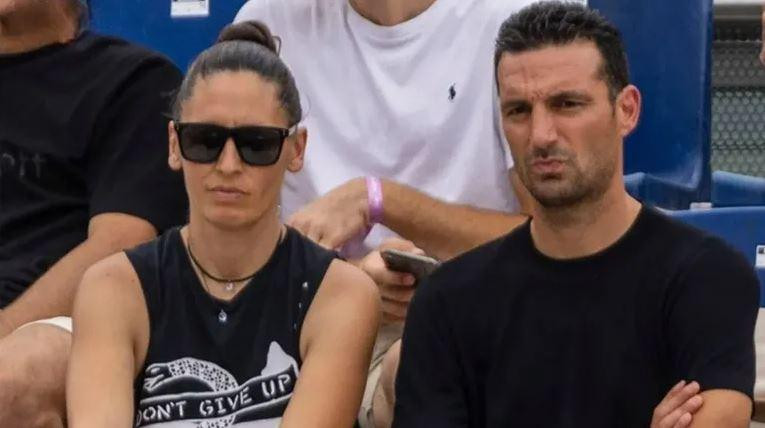 Lionel Scaloni junto a su esposa Elisa Montero. Foto: TN.