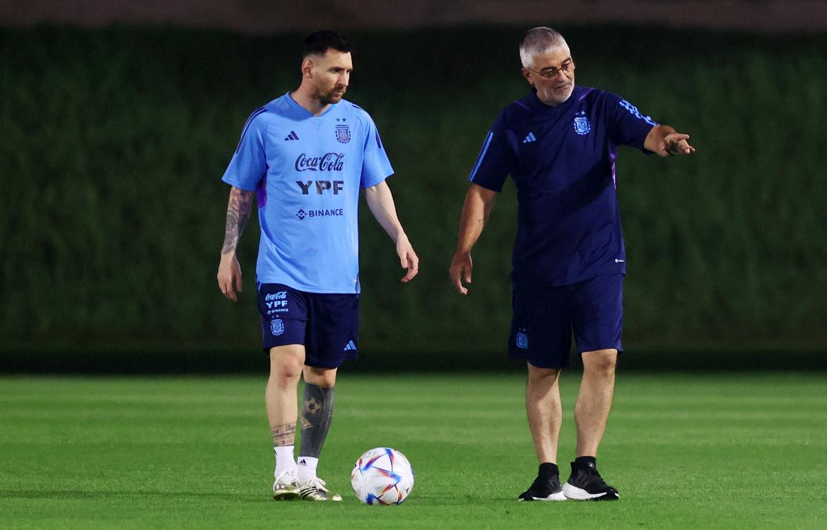 Lionel Messi en el entrenamiento de la Selección en Qatar. Foto: REUTERS.