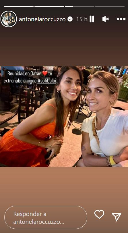 Anto Roccuzzo con Sofi Balbi, la esposa de Luis Suárez. Foto: Instagram/antonelaroccuzzo