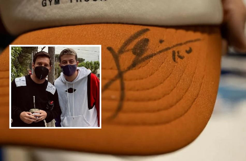 Un argentino cambia una gorra firmada por Messi por una entrada para el partido contra México	