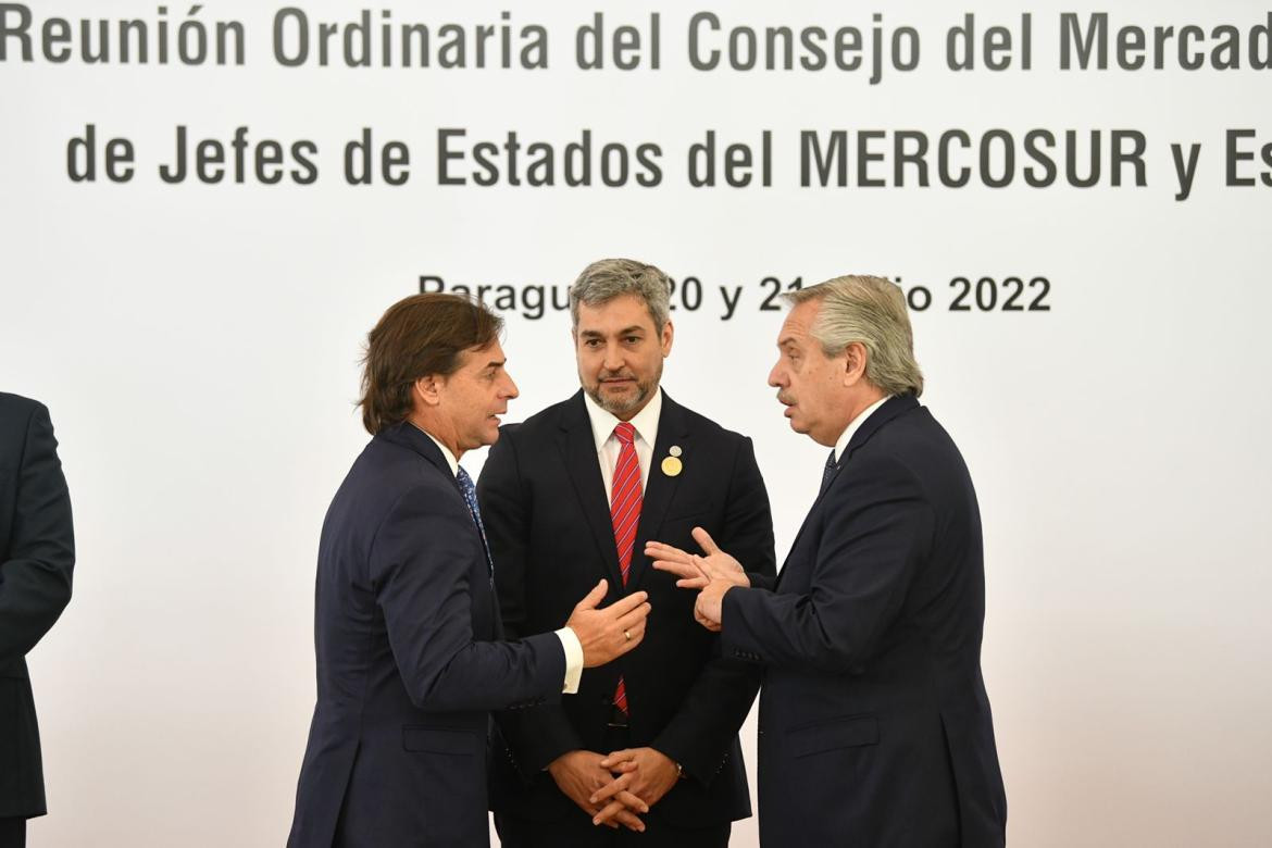 Luis Lacalle Pou, Mario Abdo Benitez y Alberto Fernandez. Foto: NA.