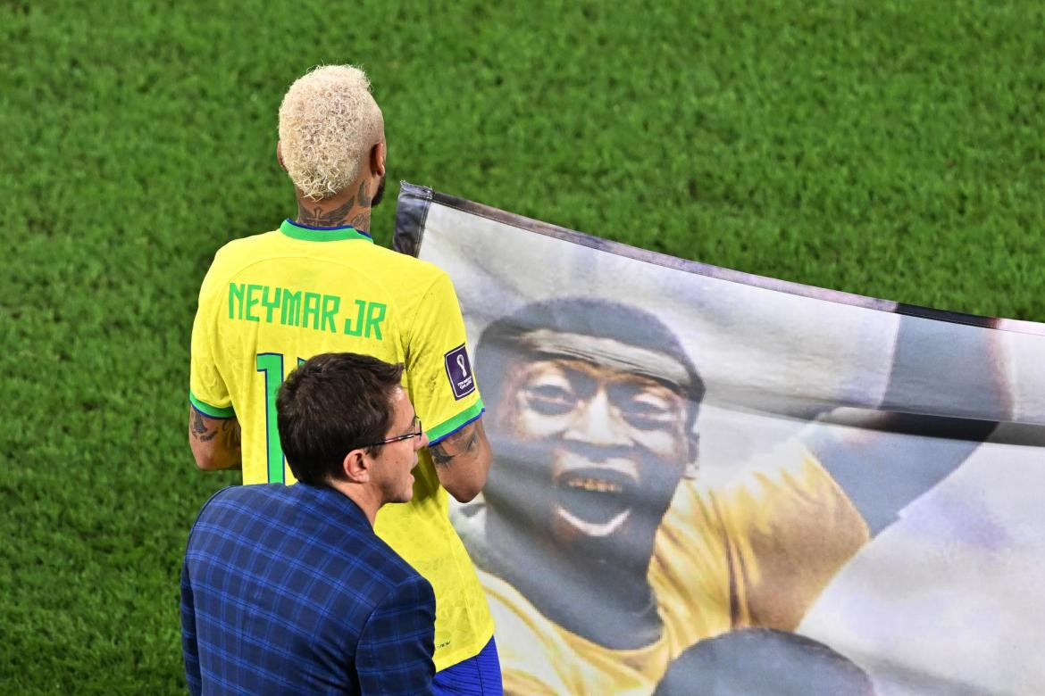 Neymar le dedicó el triunfo de Brasil a Pelé. EFE