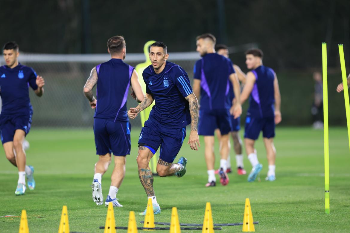 Ángel Di María; entrenamiento en Doha. Foto: Twitter @Argentina.