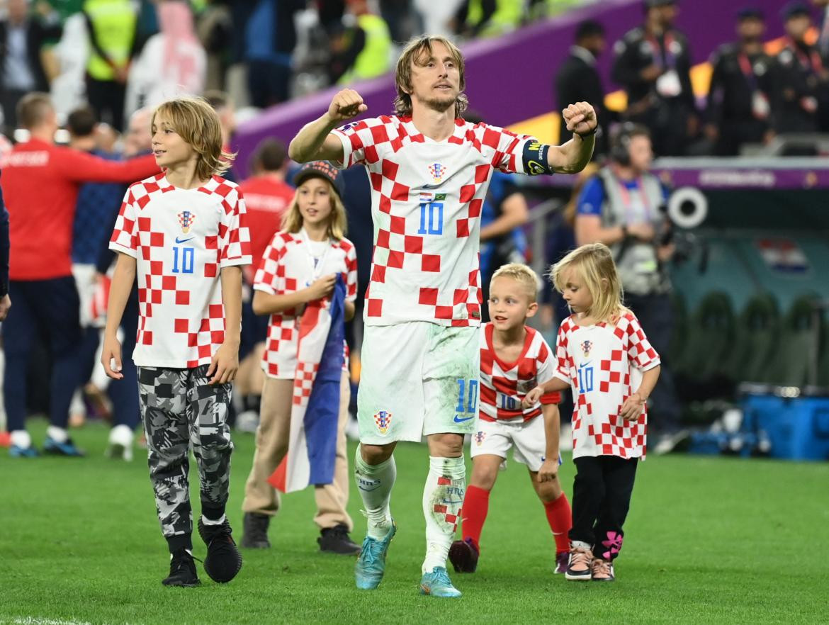 Luka Modric vs. Brasil; Qatar 2022. Foto: Reuters.