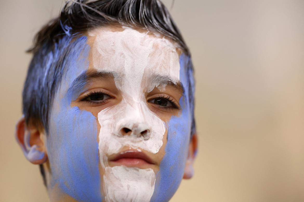 Hinchas argentinos en la previa del duelo ante Croacia por el Mundial de Qatar. Foto: REUTERS.