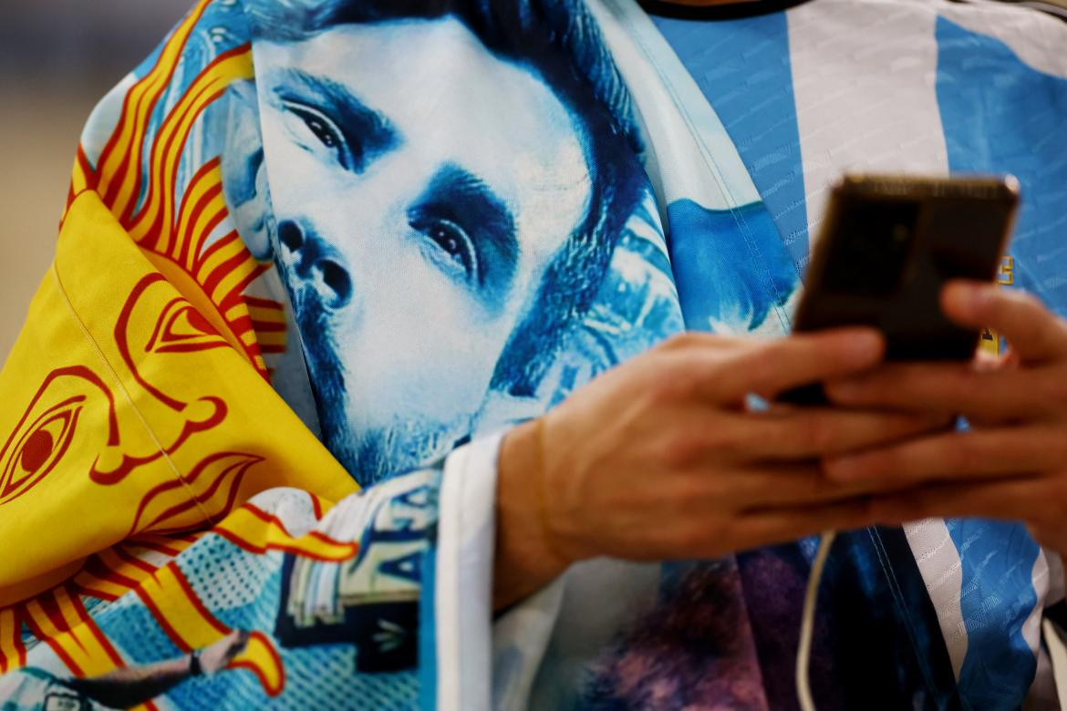 Hinchas argentinos en la previa del duelo ante Croacia por el Mundial de Qatar. Foto: REUTERS.