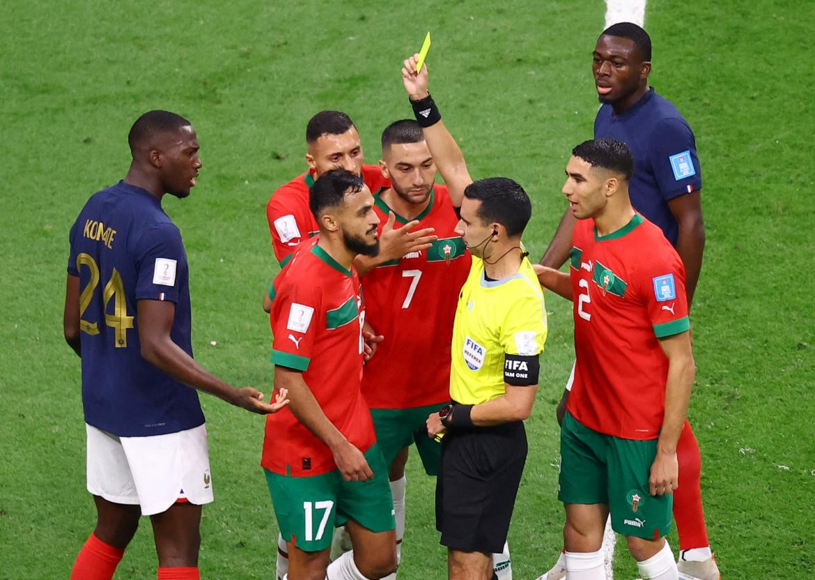 César Ramos y Sofiane Boufal; Marruecos-Francia. Foto: Reuters.