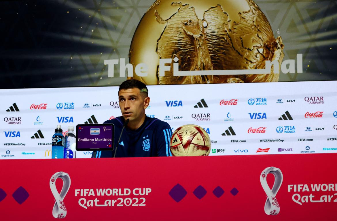 Emiliano Dibu Martínez en la conferencia de prensa ante de la final. Foto: REUTERS.