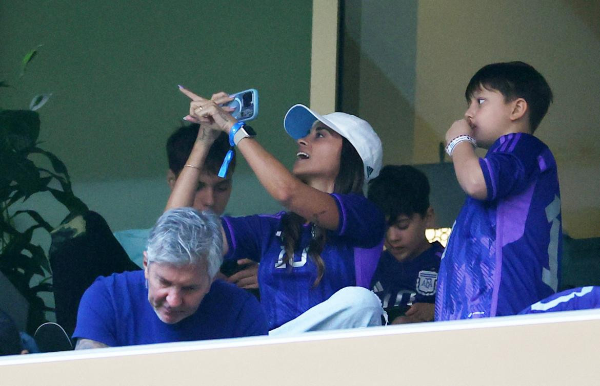 Antonela Roccuzzo ya se encuentra en el estadio. Foto: Reuters.