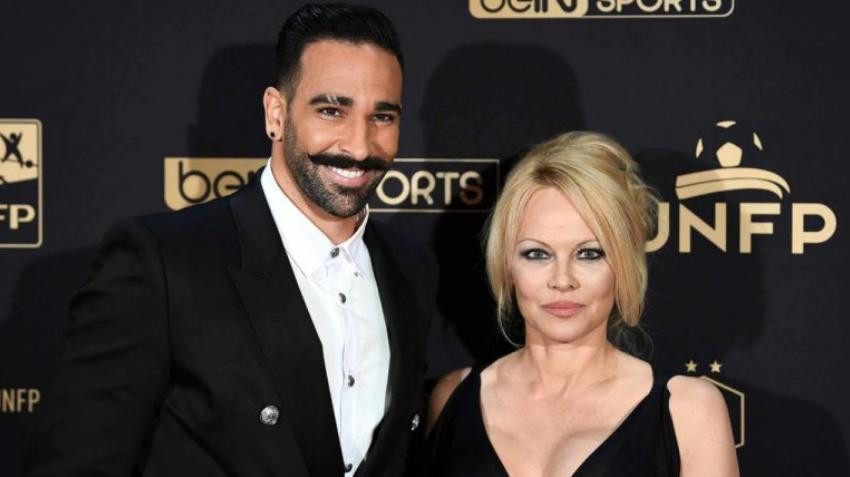 Adil Rami y Pamela Anderson. Foto: NA.