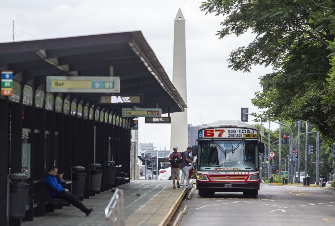 Colectivos en Ciudad de Buenos Aires. Foto: NA.