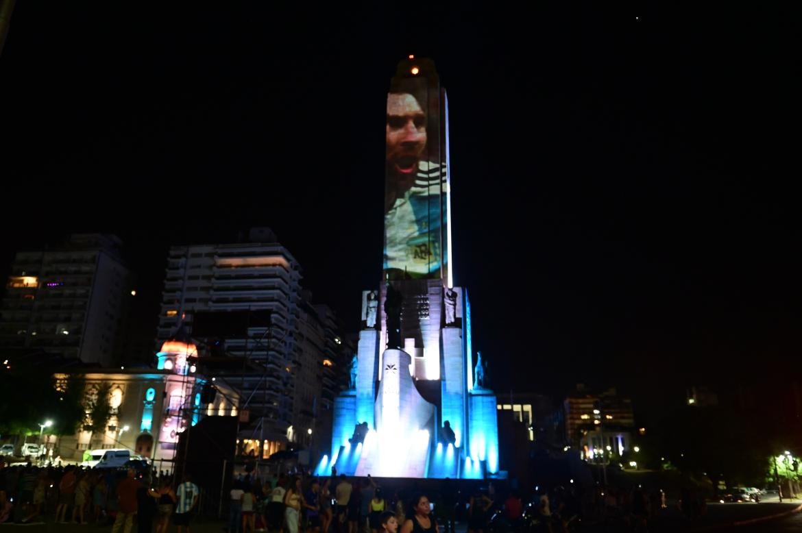 Homenaje a Messi y Di María, Monumento a la Bandera. Foto: Télam