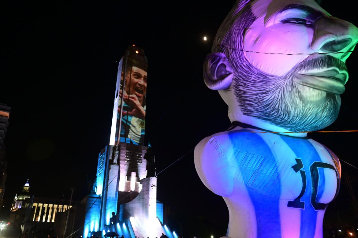 Homenaje a Messi y Di María, Monumento a la Bandera. Foto: Télam