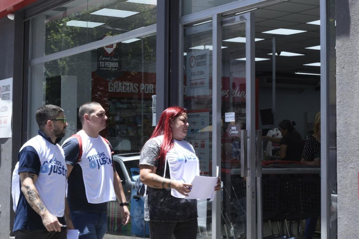 Operativo de la Secretaría de Comercio en supermecados Día. Foto: @matiastombolini.