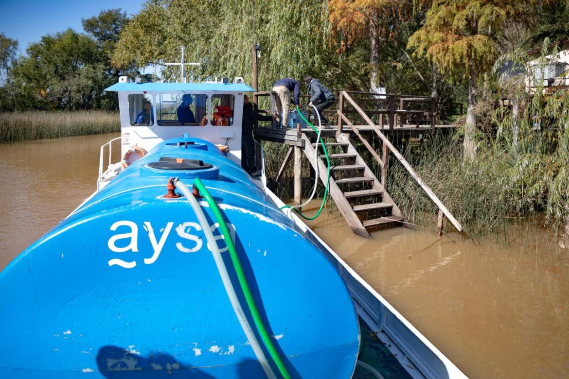 Desde el 2020, AySA entregó más de 13 millones de litros de agua potable a 5 mil familias en el Delta