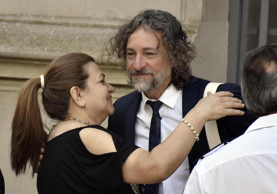 Fabián Améndola junto a la madre de Fernando Baéz Sosa. Foto: NA.