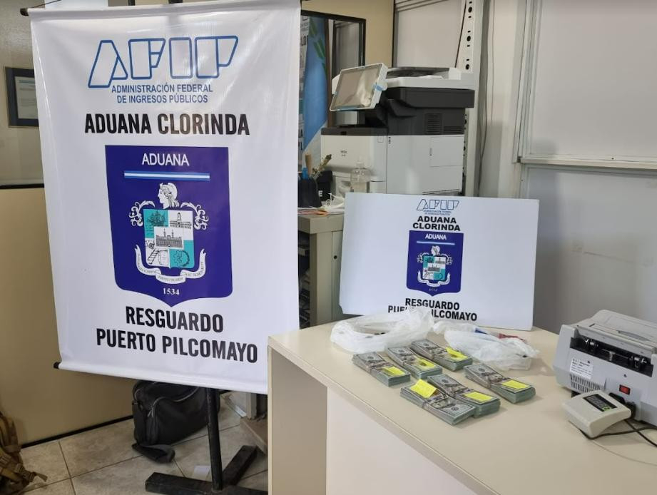 Aduana descubre 60 mil dólares ocultos en bolsas de café. Foto: Aduana.