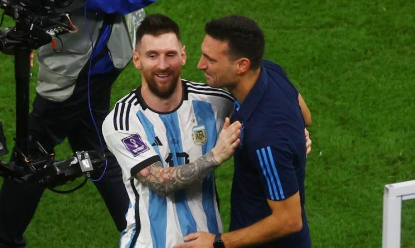 Lionel Scaloni y Lionel Messi, Mundial Qatar 2022. Foto: NA