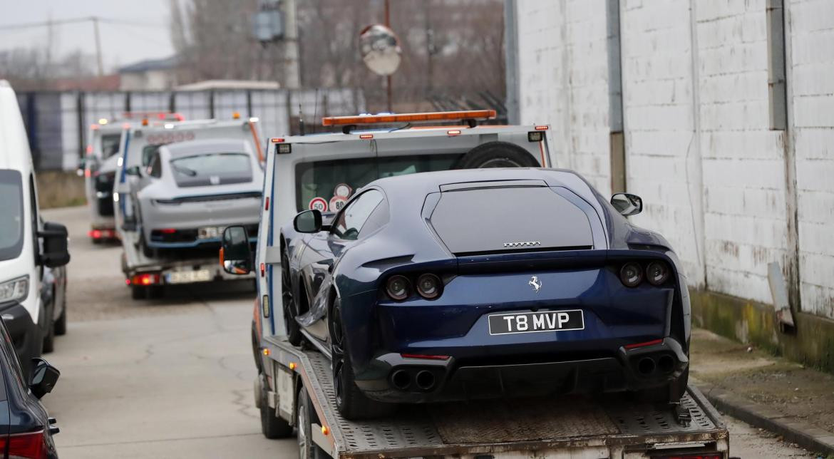 Los autos del influencer. Foto: EFE.