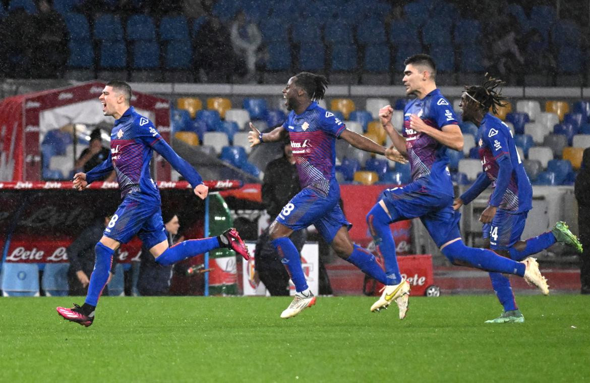 Festejo del Cremonese ante Napoli por la Copa Italia. Foto: EFE.