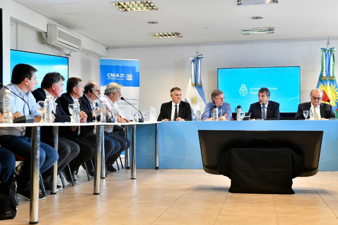 Sergio Massa con la Mesa de Enlace. Foto: NA.