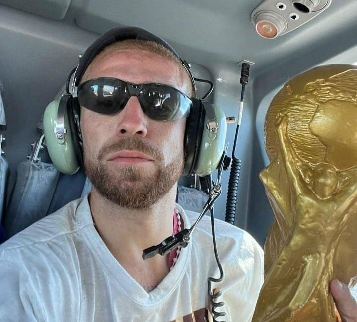 Alejandro Papu Gómez con la Copa del Mundo. Foto: NA.