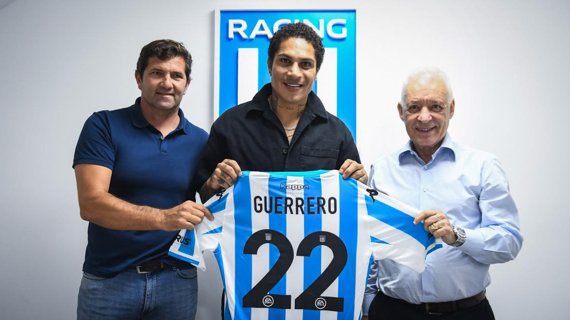 Paolo Guerrero 22; Racing. Foto: NA.