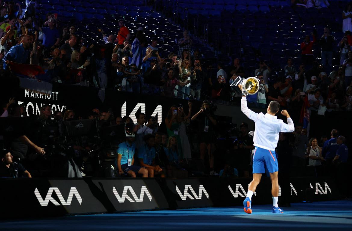 Djokovic con la copa. Foto: NA.