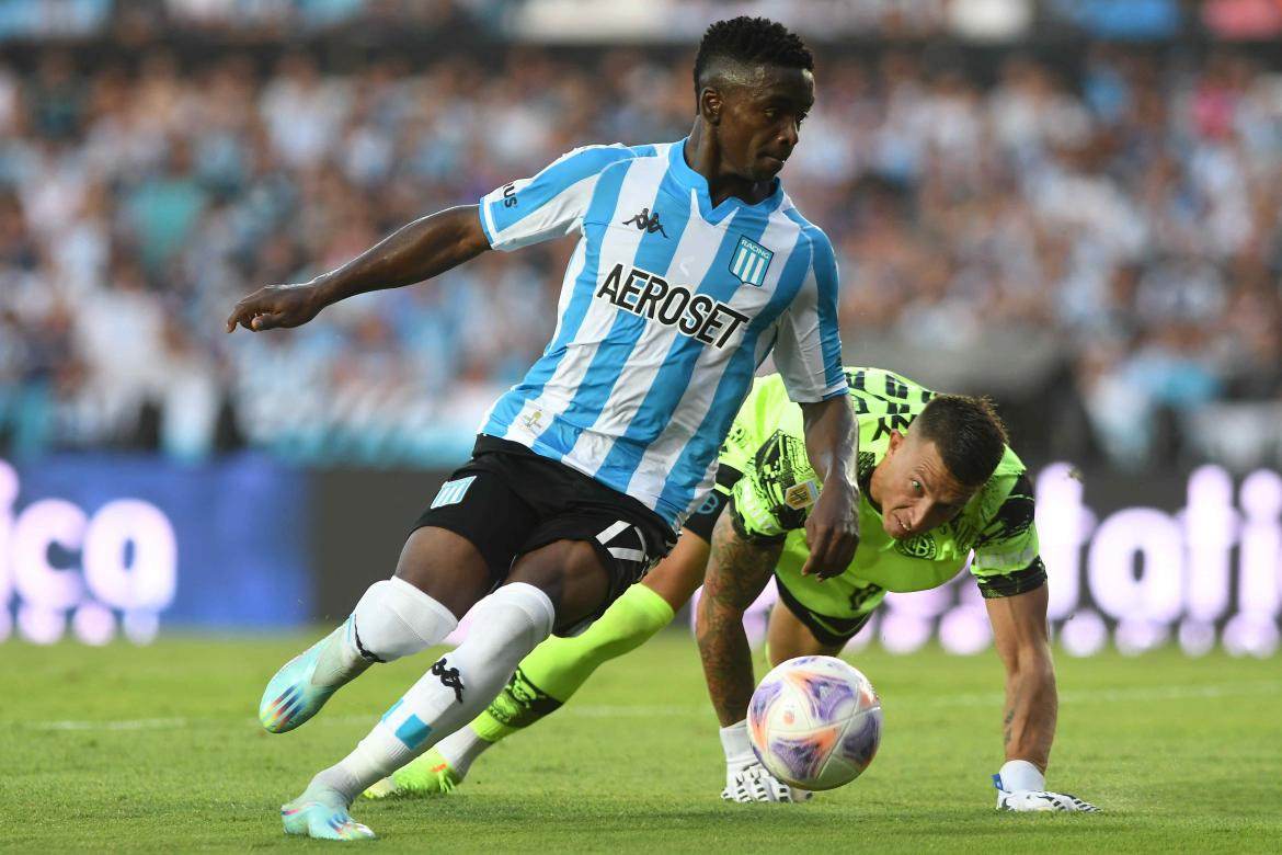 Johan Carbonero; Racing-Belgrano. Foto: Télam.