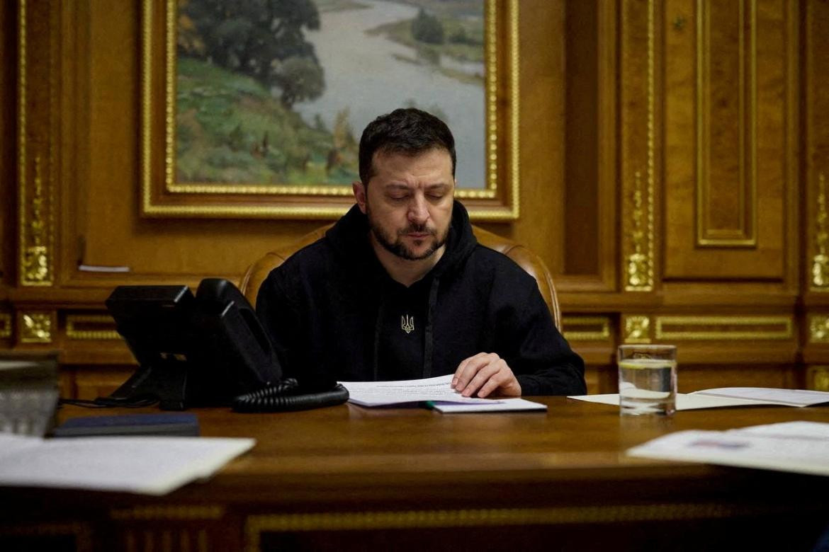 Volodimir Zelenski, presidente de Ucrania, conflicto Rusia-Ucrania, discurso en la calle, Reuters