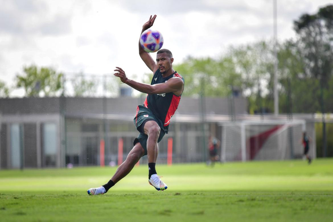 Salomón Rondón entrenamiento; River Plate. Foto: Twitter @RiverPlate.