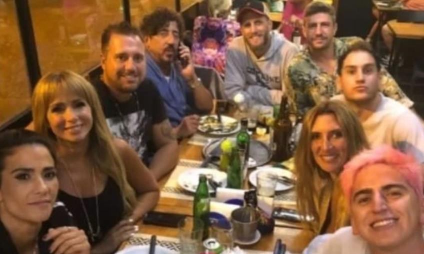 Cena de participantes de El Hotel de los Famosos 2. Foto: NA.