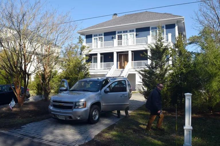 Operativo del FBI en una de las casas de Joe Biden. Foto: archivo REUTERS