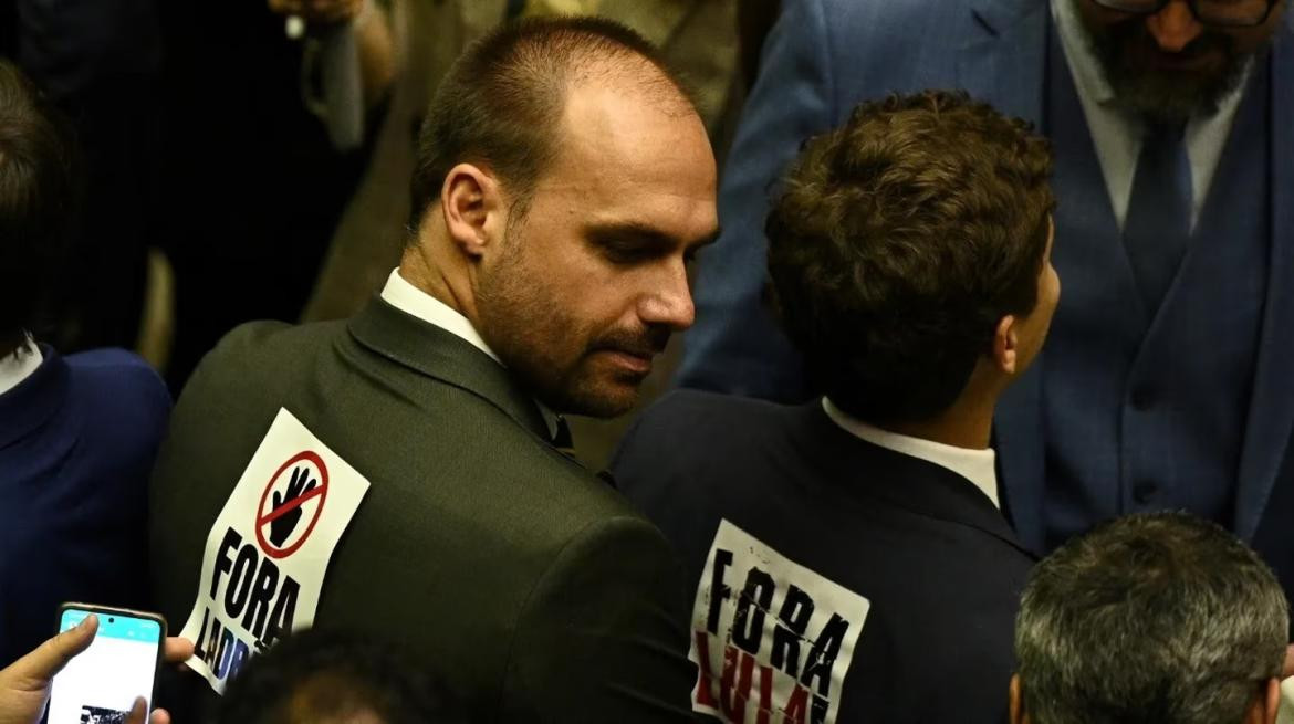 Eduardo Bolsonaro, hijo del expresidente Jair Bolsonaro, en la ceremonia. Foto: EFE